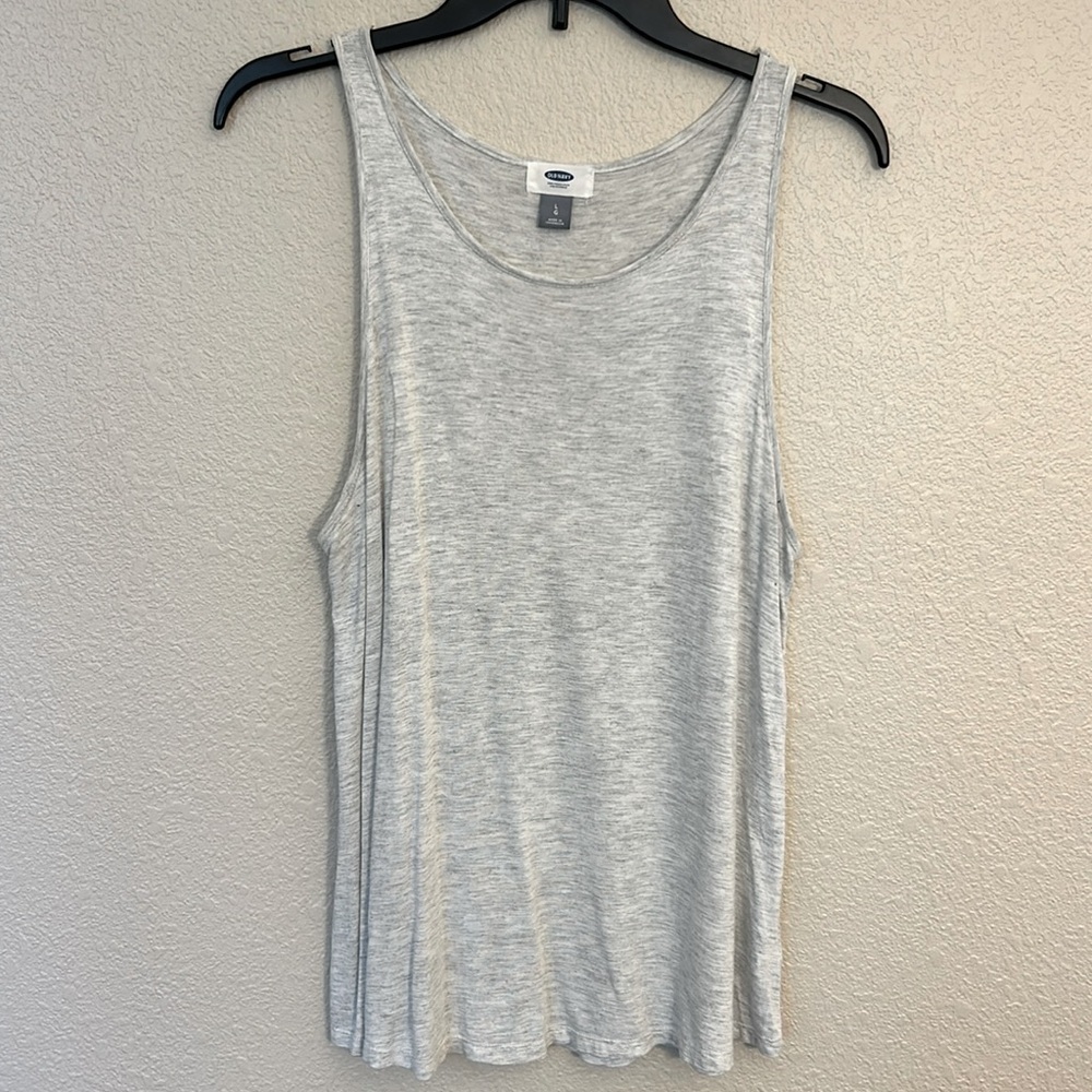 Women’s Old Navy light gray tank top size large.